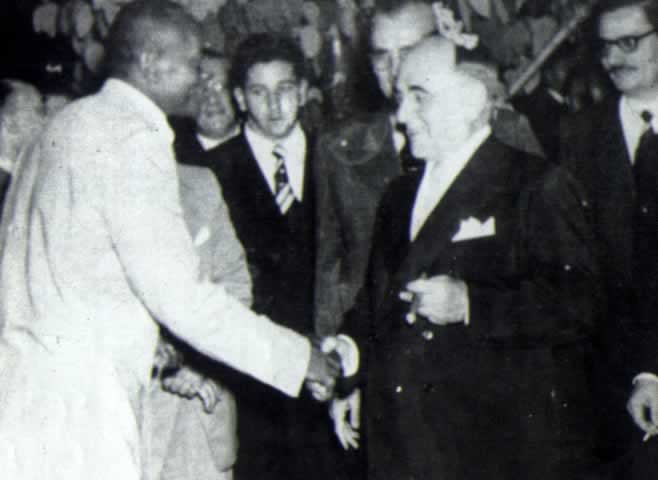 Mestre Bimba com Getúlio Vargas em 1953